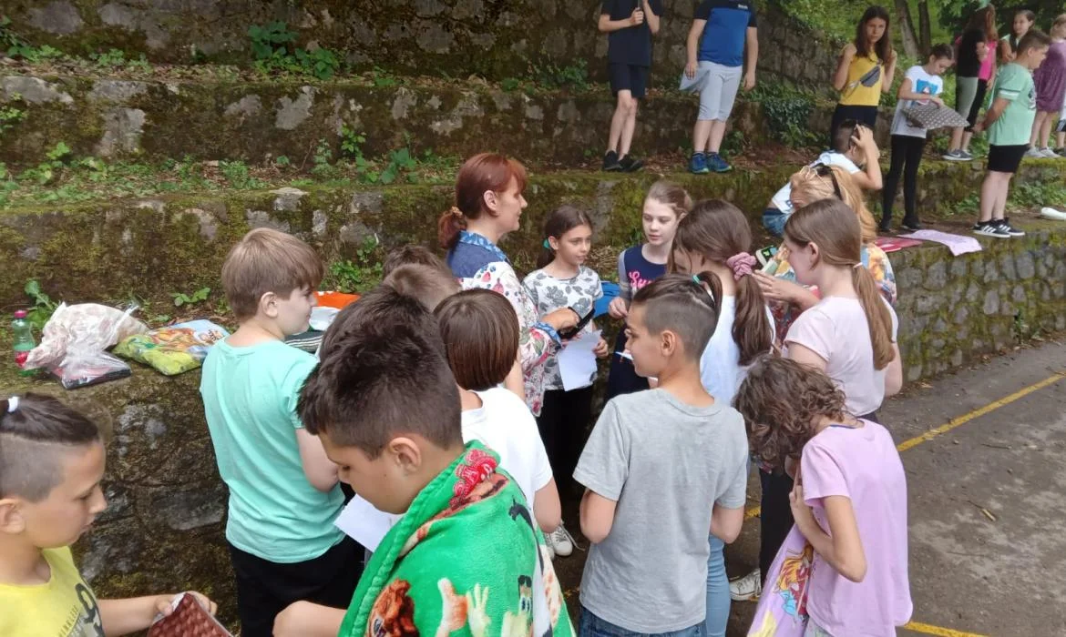 VESELO DRUŽENJE U OŠ DUBOVAC