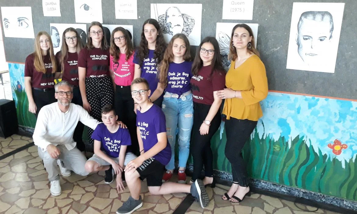 Rastanak od škole uz Bohemian Rapsody