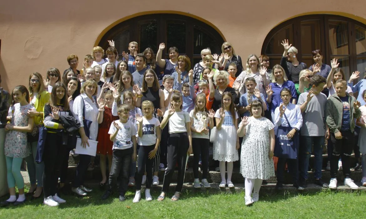 Dodijeljene nagrade na likovnom natječaju “Predstavljam se svijetu” –  učenici izlagali radove uz djela Ivana Meštrovića
