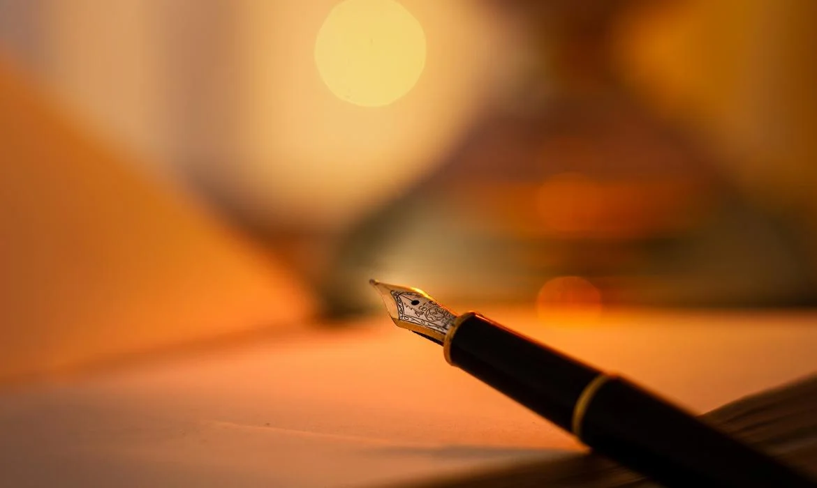 Zatamni suvišno, otkrij poetično