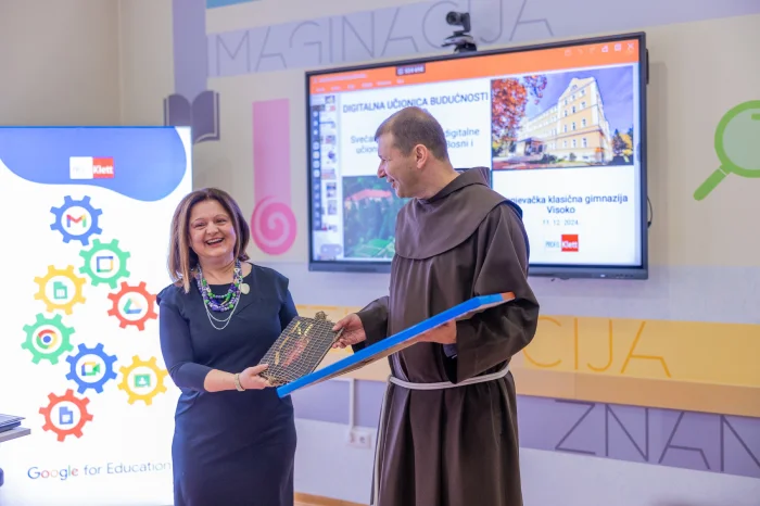 Predaja opreme za digitalnu ucionicu u Visokom
