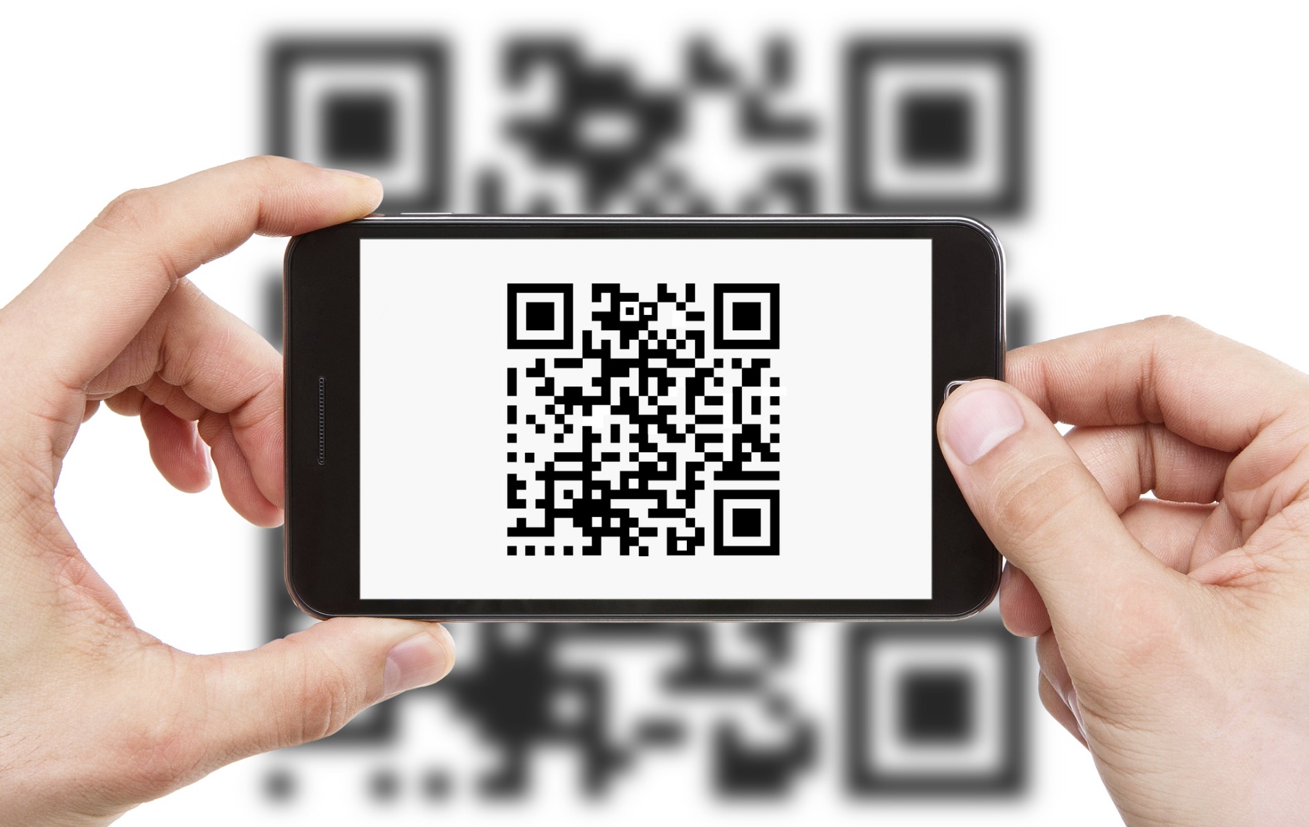 Смартфон qr. Отсканируйте QR-код. Сканирование QR. Просканируй QR код. Сканирование QR кода смартфоном.