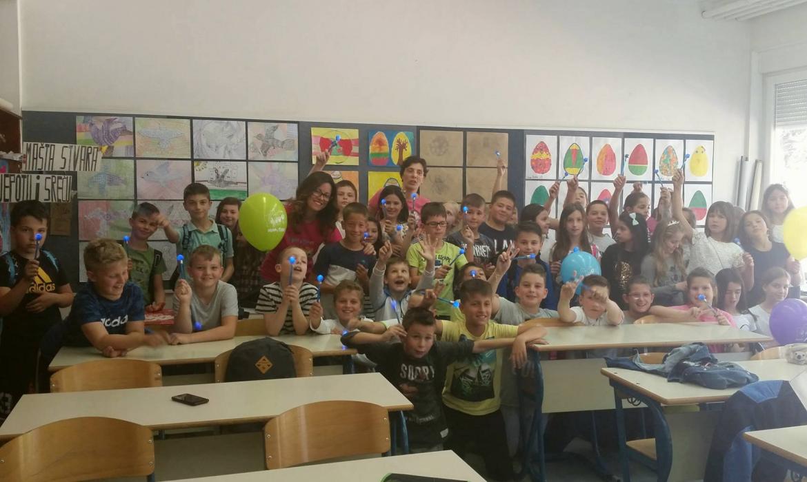 Veseli učenici 3. razreda Osnovne škole Smiljevac u Zadru nakon kviza