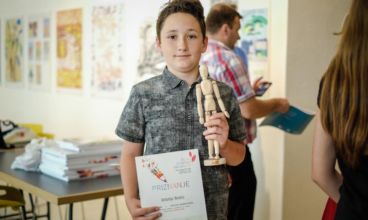 Učenik Antonio Nović, likovni oskar za najbolji rad kategorije Slikam graditeljsku baštinu