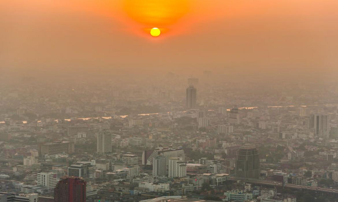 Bangkok u jutarnjim satima. Fotografija Neinzahn - iStockphoto.