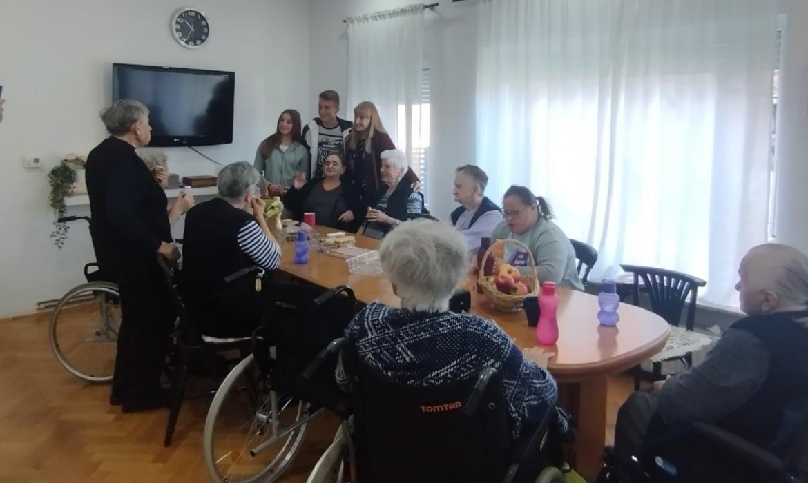 Slika 6. Posjet domu za starije i nemoćne "Obiteljski dom Horvat".