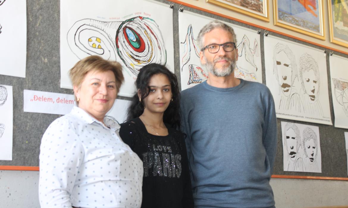 Marijana Horvat, razrednica, učenica Ribana Oršoš i Mario Dimić, prof.likovnog