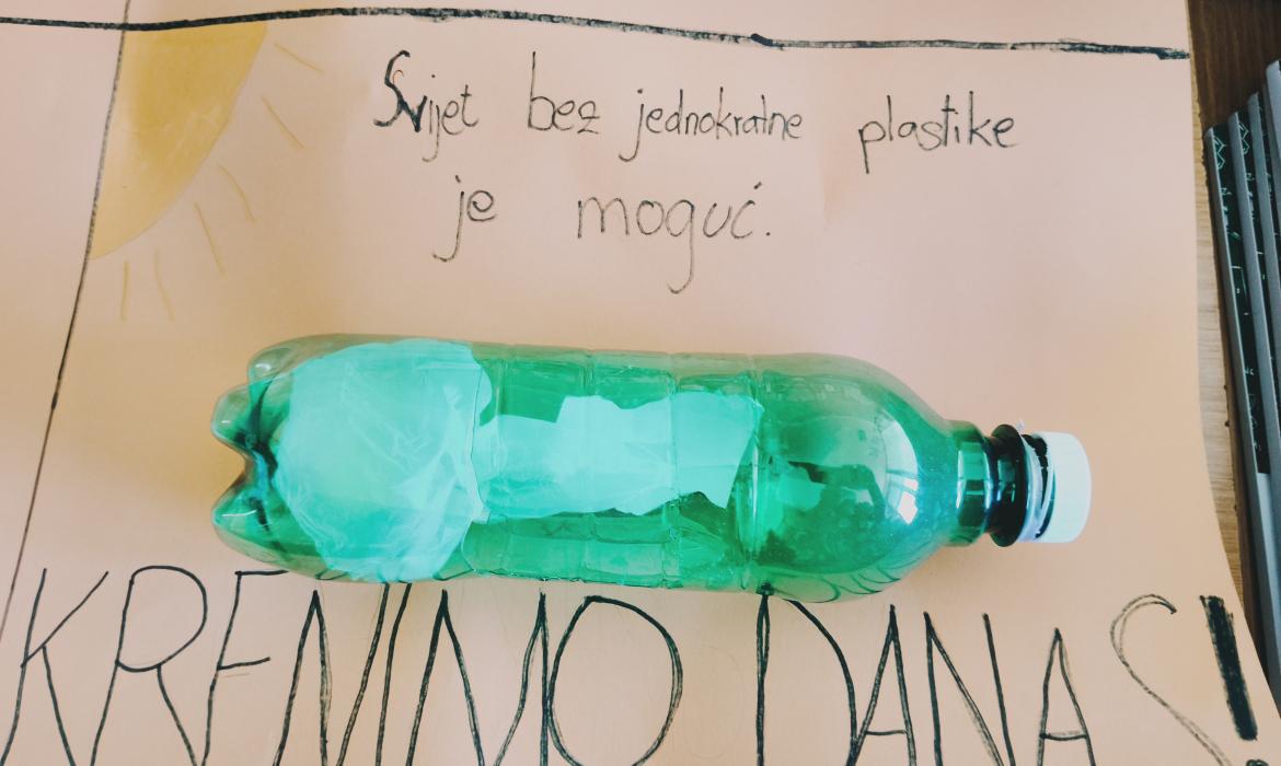 Slika 3. Plakat - plastika