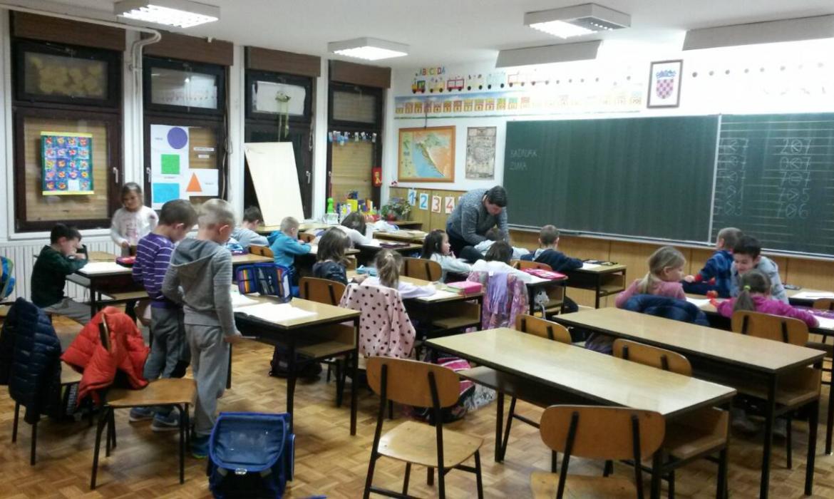 Učenici OŠ Cavtat, učiteljica Marija Vlahusin