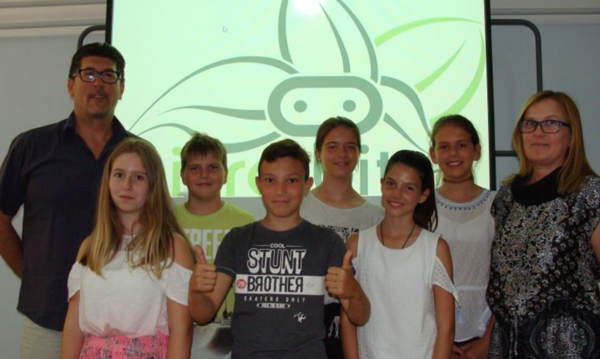 Učenici i mentori iz projektnog tima OŠ Meje