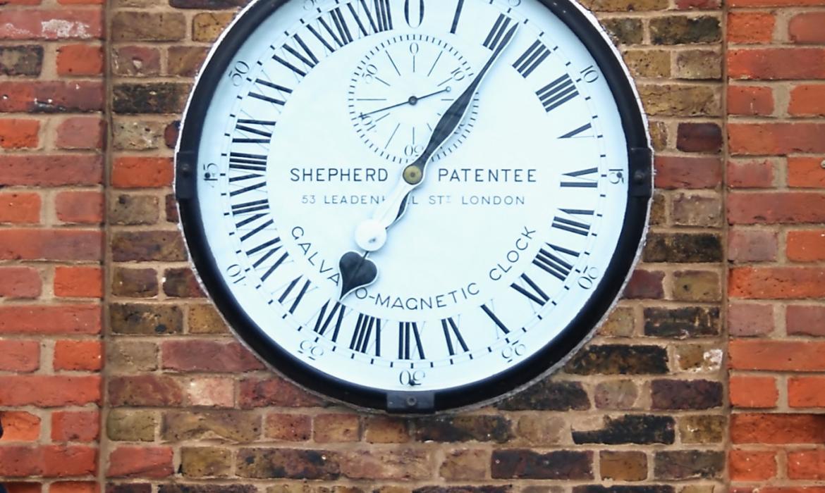 Slavni Shepherd gate clock u Kraljevskom opservatoriju u Greenwichu u Velikoj Britaniji