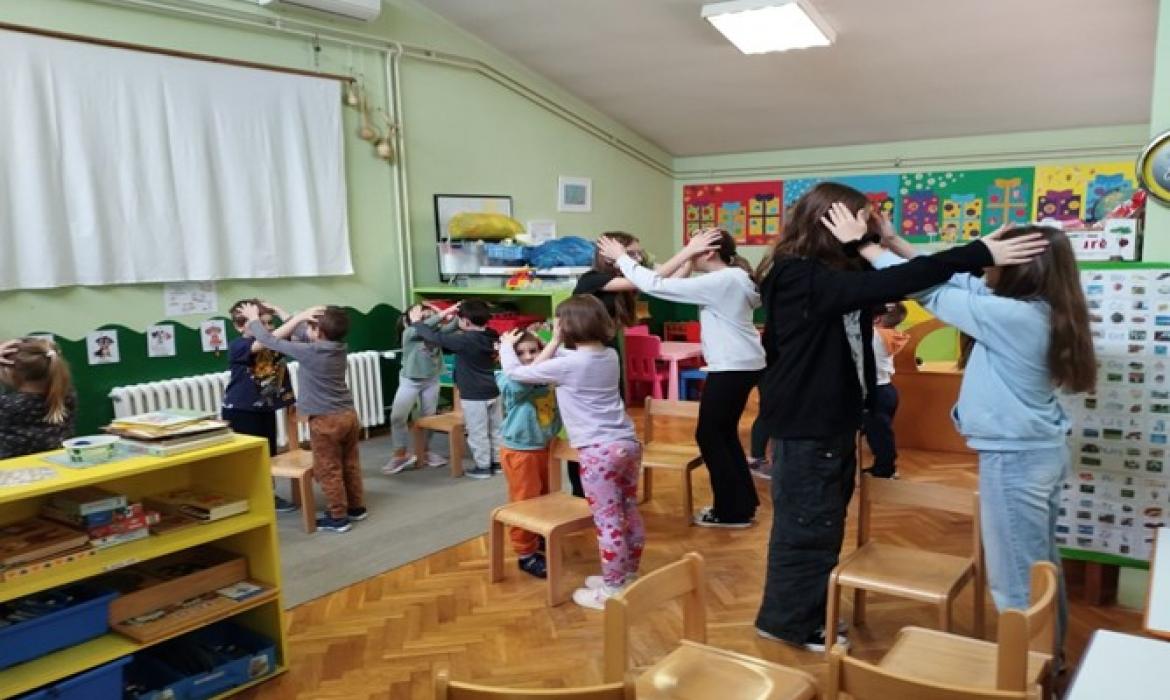 Slika 2. Igranje igara u sobi
